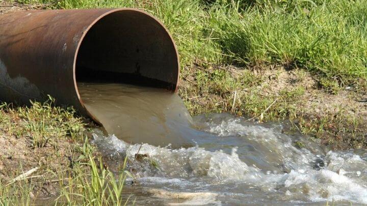 Esgoto poluição crime ambiental